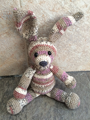 Crochet bunny rabbit toy! Free pattern to crochet your own bunny.