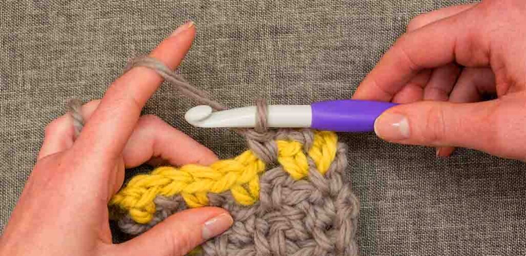 does using a bigger crochet hook use less yarn