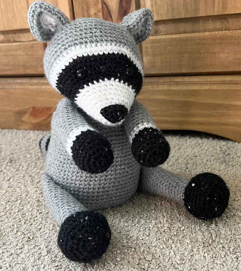 crochet raccoon body
