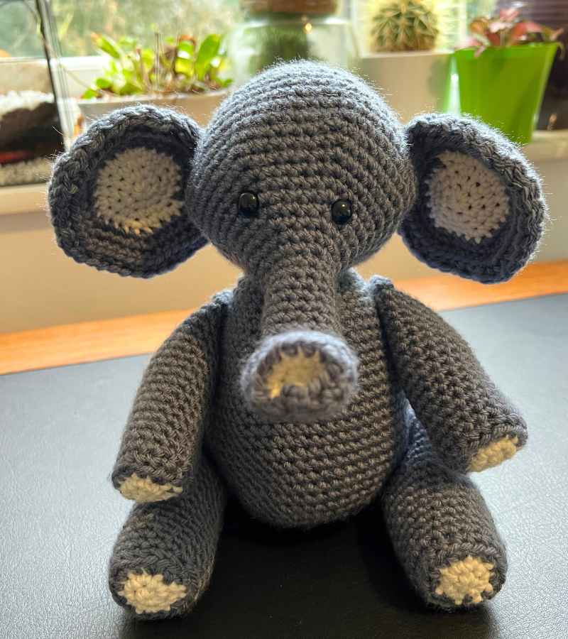 crochet elephant sitting