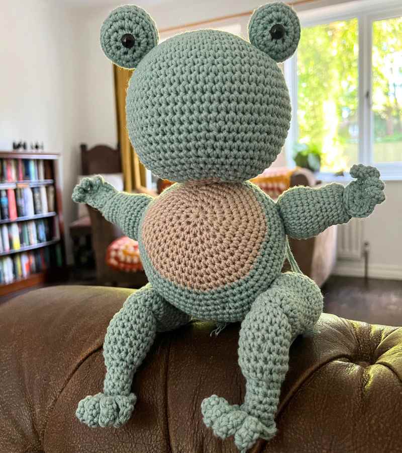 crochet frog