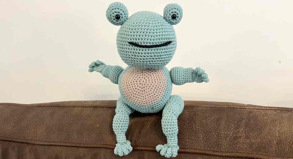 crocheted frog pattern