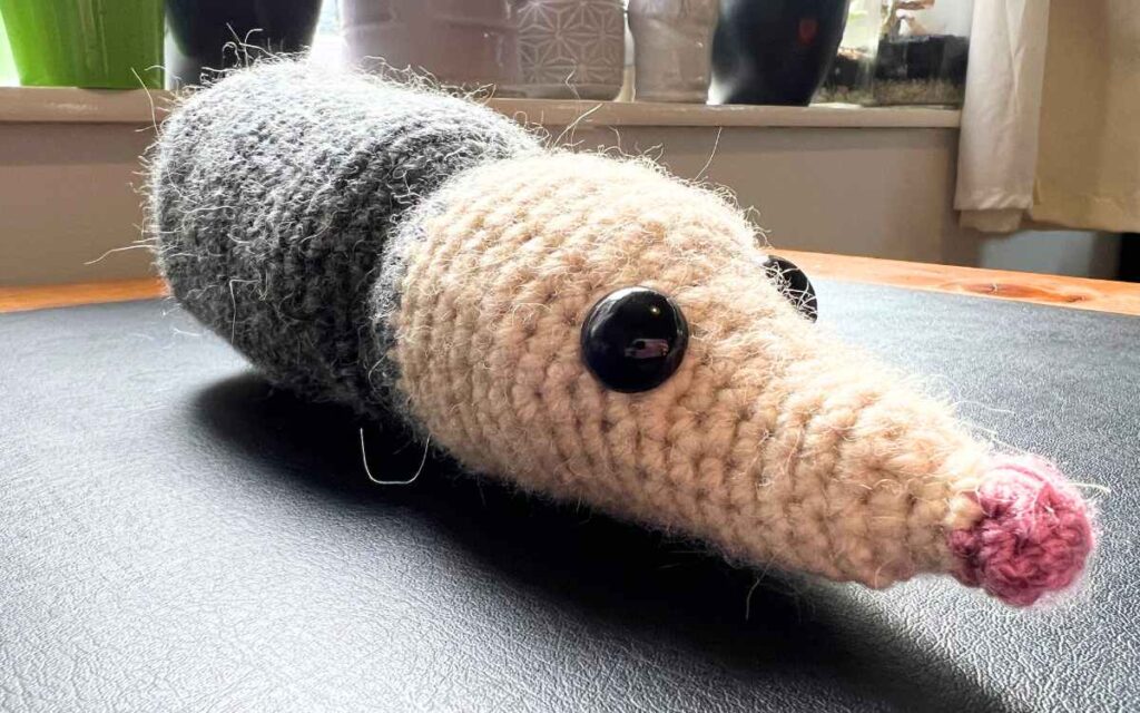 crocheting opossum head