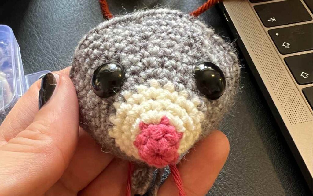 how to crochet a sugar gliders face