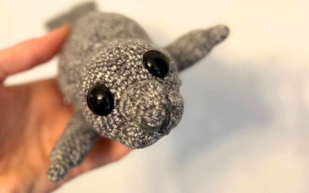 how to crochet an amigurumi seal