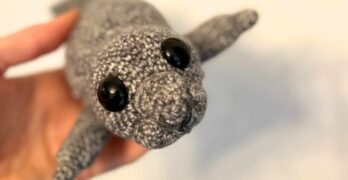 how to crochet an amigurumi seal