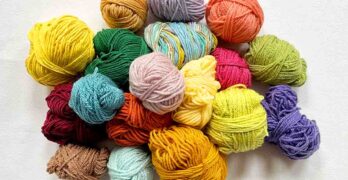 turning yarn scraps into crochet throw pillows header