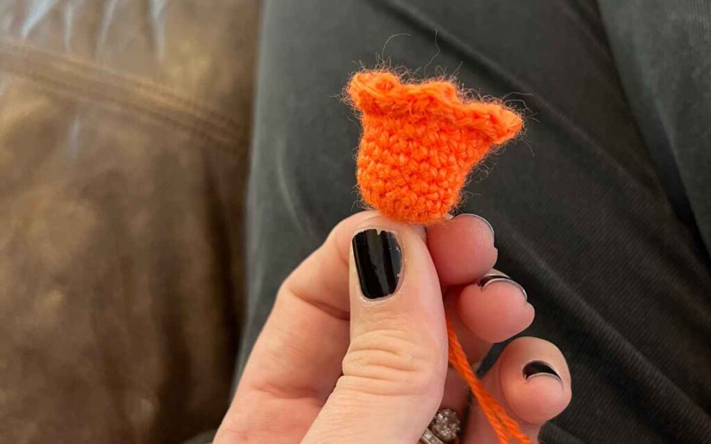 image showing the crochet daffodil trumpet