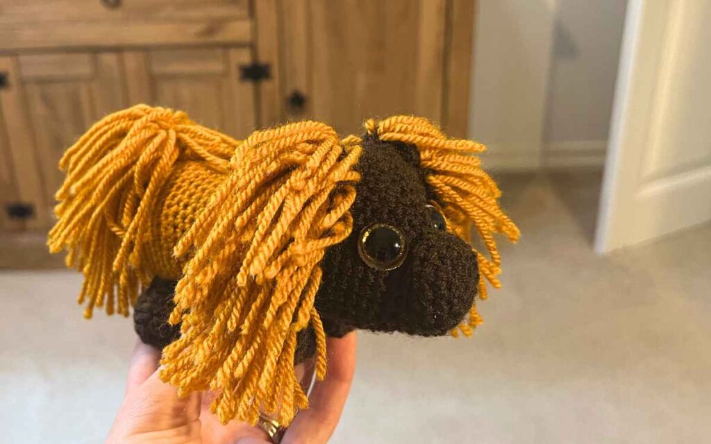 photo of the pekingese crochet toy