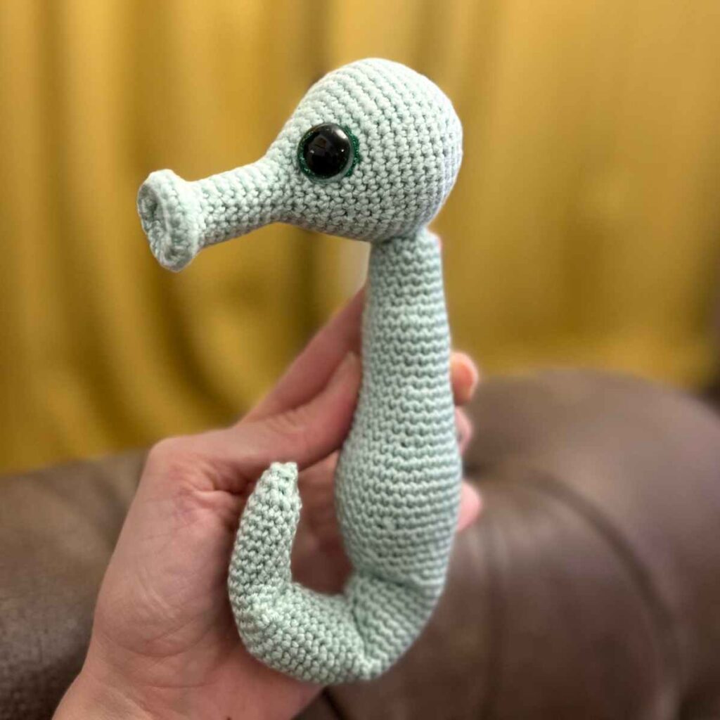 crochet seahorse body