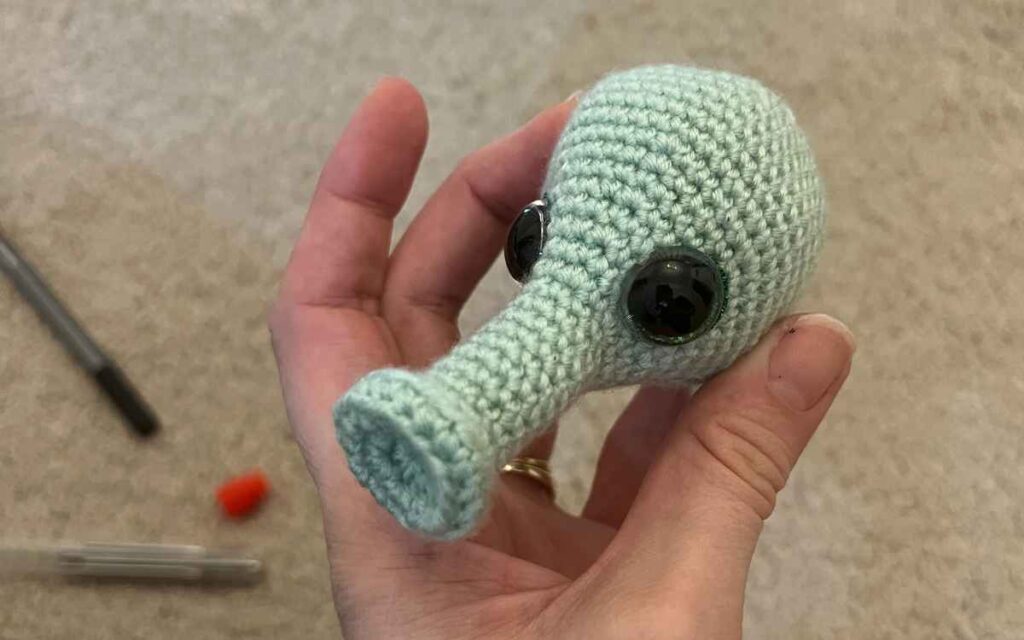 crocheting the seahorses head