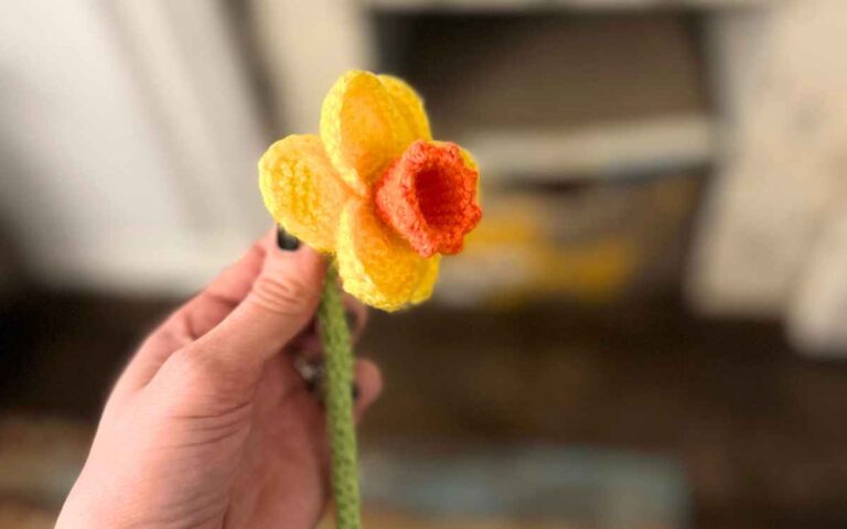 How To Crochet Realistic Daffodil Flowers
