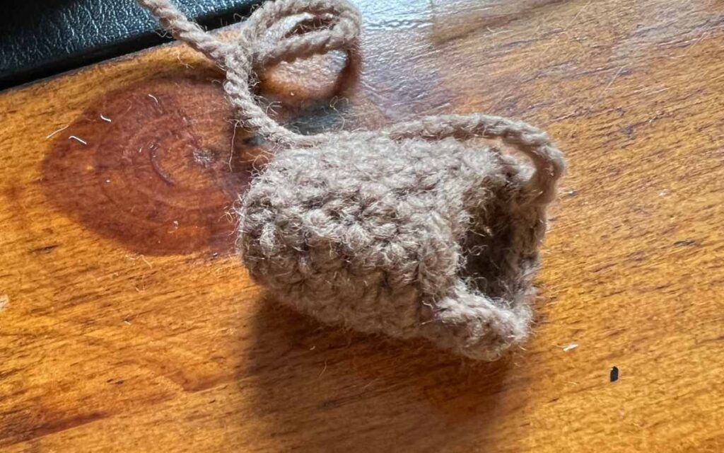 picture of crochet rabbit's back feet