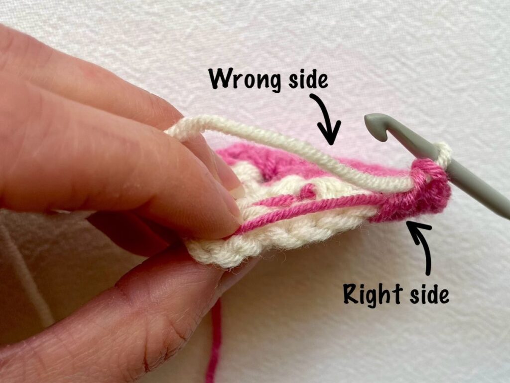 yarn positioning in tapestry crochet