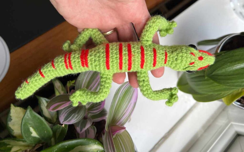 image of crochet gecko with stripes