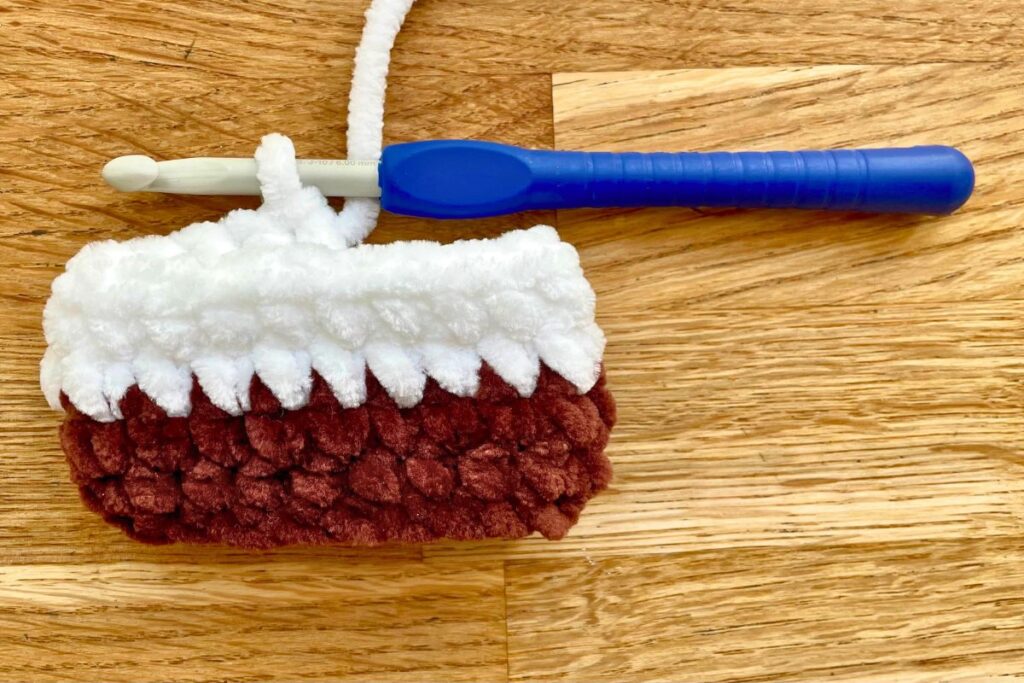 illustration of a simple crochet color change