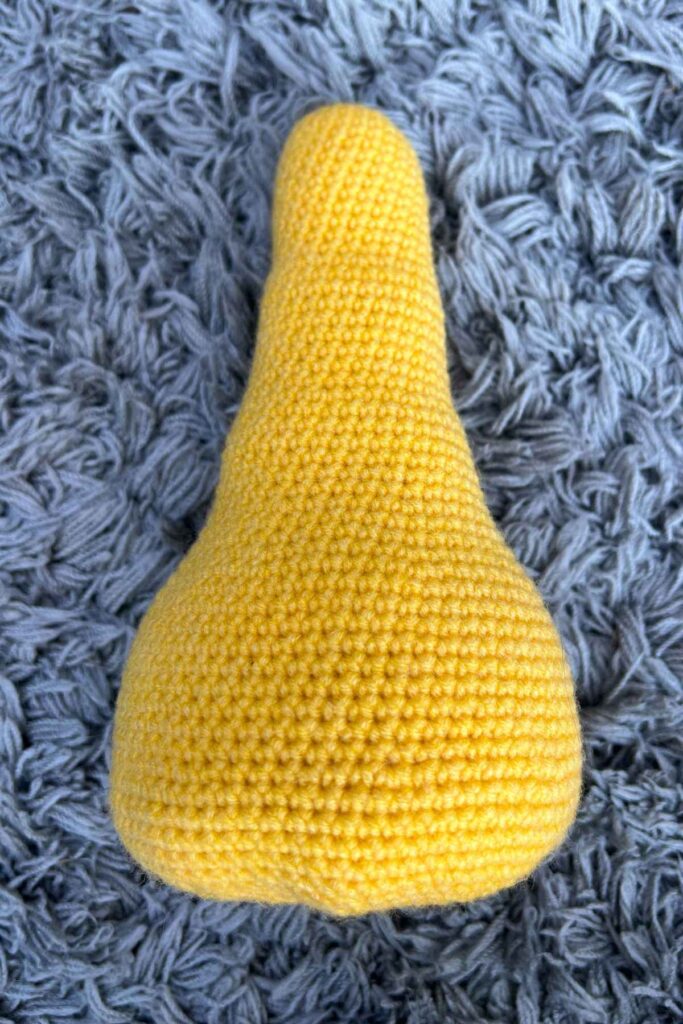 Photo of the crochet giraffe's body