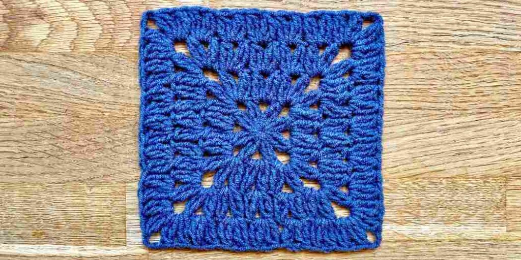 treble cluster v-stitch granny square after 4 rounds