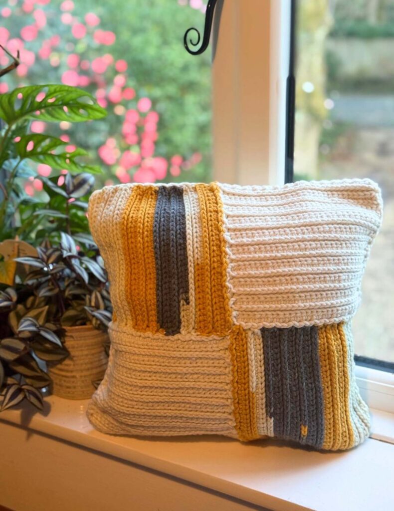 camel stitch crochet pillow