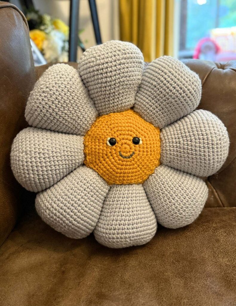 the finished crochet flower cushion