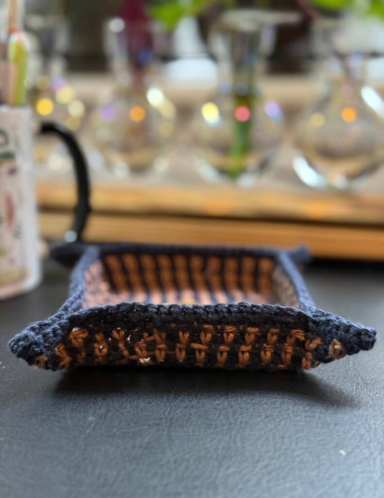 side view of the tray